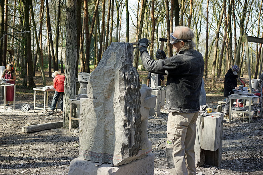 Beeldhouwvierdaagse 6, 7, 8 en 9 juni 2024, 4 dagen beeldhouwen bij Lux et Terra Lierop, symposium